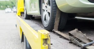 Flatbed Towing vs Wheel Lift: Which is Better?